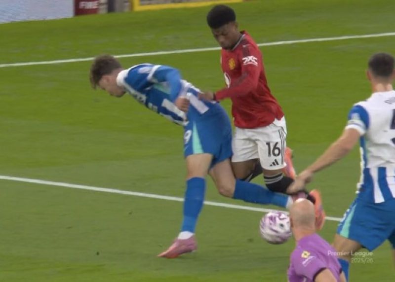 The Premier League’s official explanation was that Amad was knocked down in the three-second zone and no penalty was awarded: De Kuyepé touched the ball first