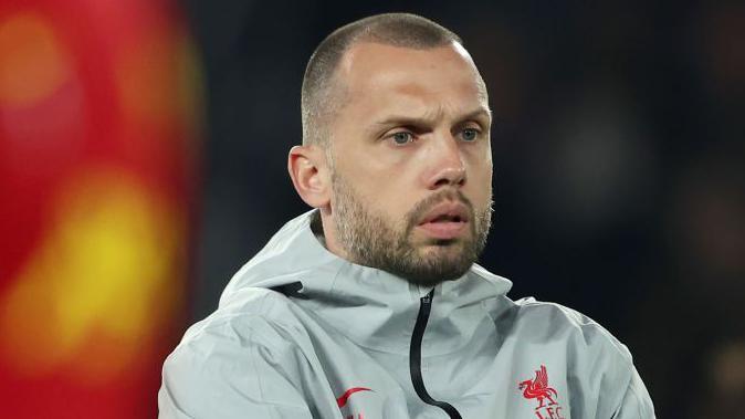 Official: Ajax coach Heitinga sacked