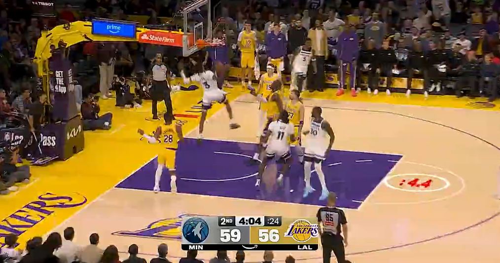 What a contrast! The Timberwolves took a 10-1 lead in rebounding in the frontcourt and scored 18-0 in the second attack.