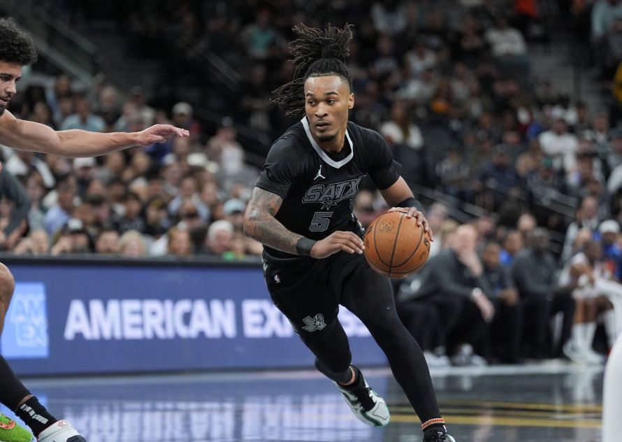 The hero of the playoff! Castle made 5 of 12 shots and scored 16 points, 5 rebounds and 6 assists.