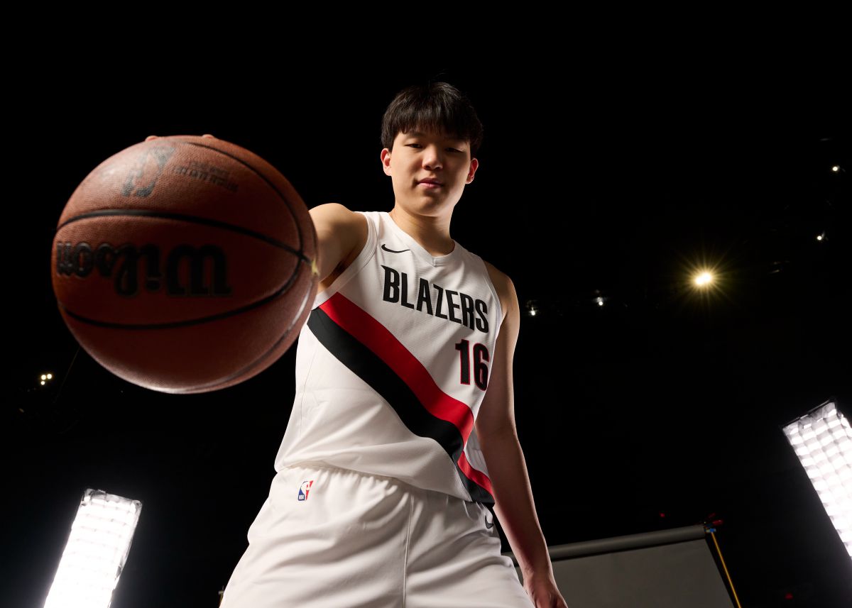 Meiji: When Yang Hansen entered the arena to warm up, the Trail Blazers DJ played Chinese music