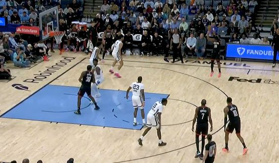 Surprise! Okogie made 3 of 3 three-pointers in the third quarter and scored 11 points, helping the Rockets widen the gap.