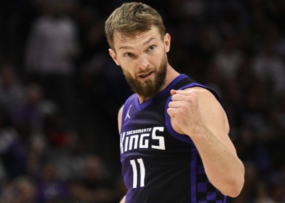 The key follow-up layup is the last shot! Sabonis scored 12 points and grabbed 12 rebounds on 6-of-9 shooting.