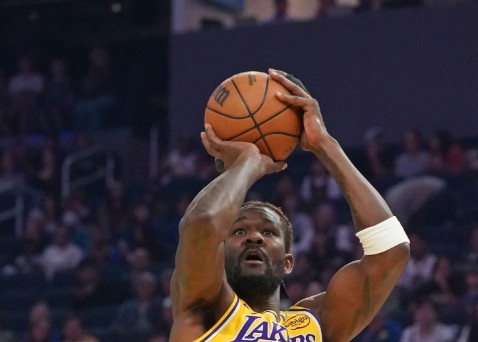 This battle suppresses Bunyama Yama! Ayton scored 22 points on 9-of-13 shooting and grabbed 10 rebounds.