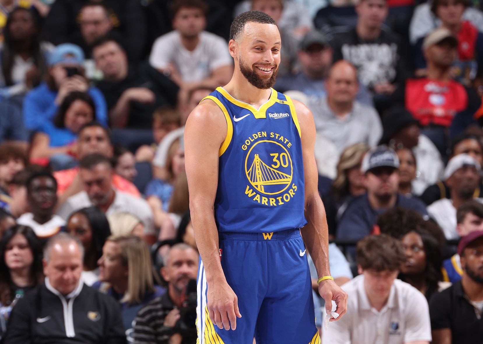 Wear Nike before the game! Curry: I'm a free agent now, which represents a new beginning